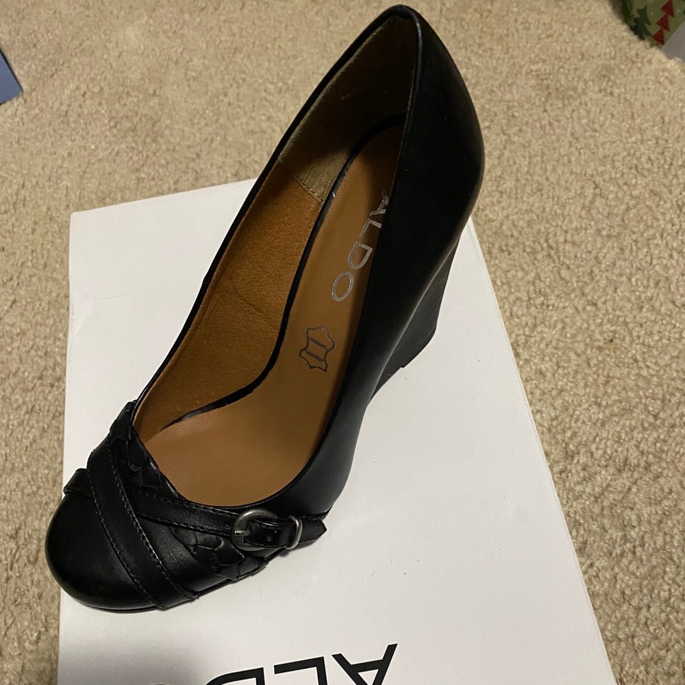 Aldo Wedge Heels Size 6